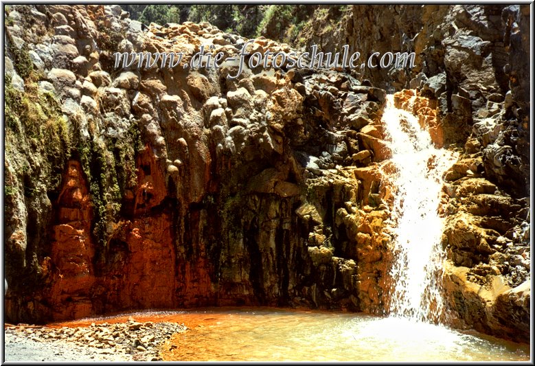 Farbenwasserfall der Caldera