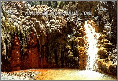 Farben-Wasserfall Caldera